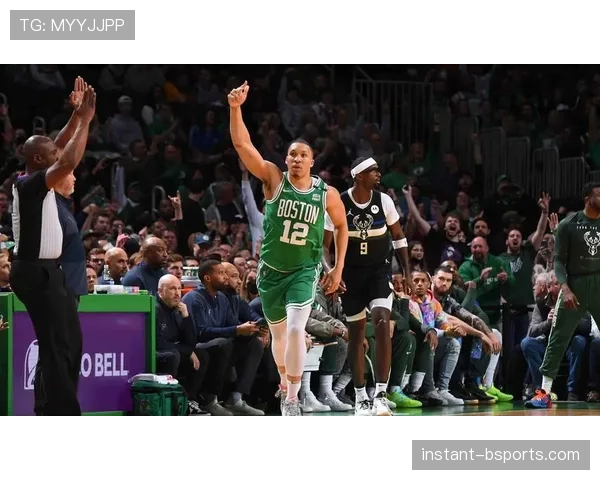 格兰特·威廉姆斯在挡拆掩护中效率提升显著，拉开进攻空间推动球队防守反击