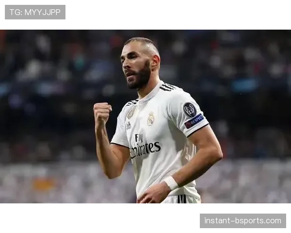 本泽马 vs 大罗：巅峰期核心中锋角色与统治力差异解析