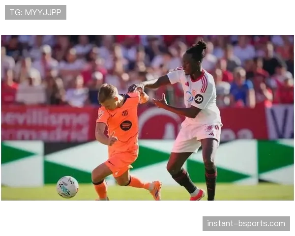 巴萨建队思路变化引发争议，当前阶段问题显现对球队表现造成挑战